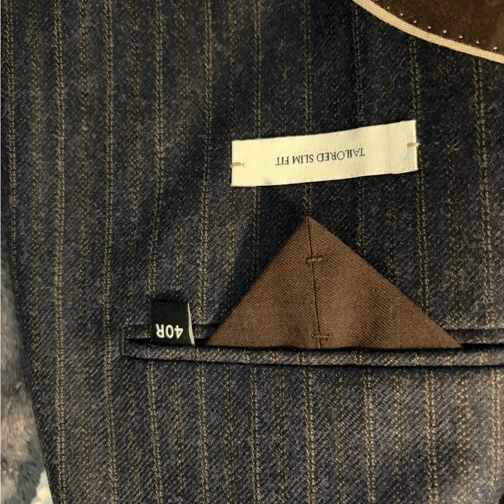 Elegant Charcoal Grey Banana Republic Luxury Suit 100% Wool